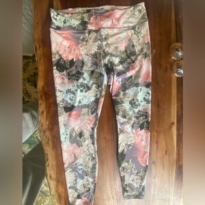 Fabletics, capri, womens yoga pants, leggings, size L